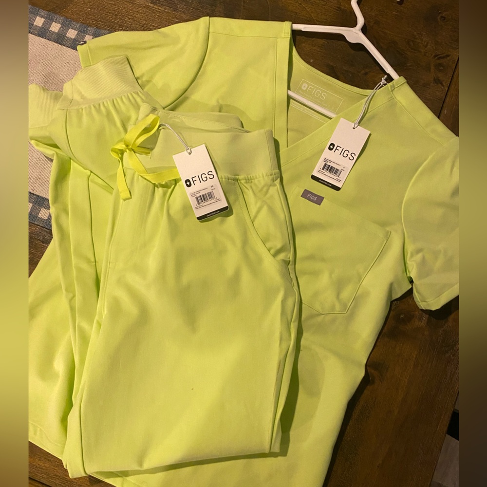 Figs nursing scrubs… small top, small bottoms